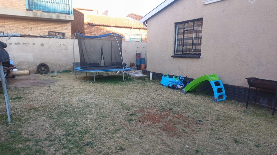 2 Bedroom Property for Sale in Lenasia Ext 11 Gauteng