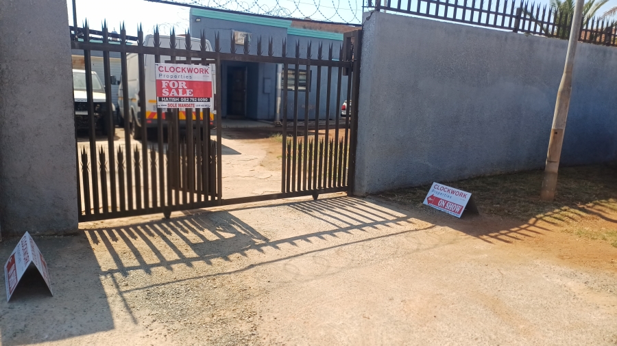 2 Bedroom Property for Sale in Lenasia Ext 11 Gauteng