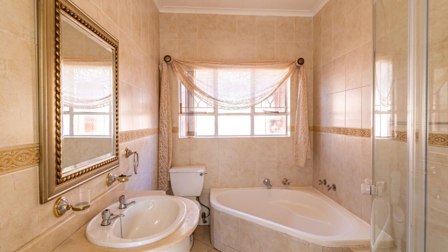 4 Bedroom Property for Sale in Glenvista Gauteng