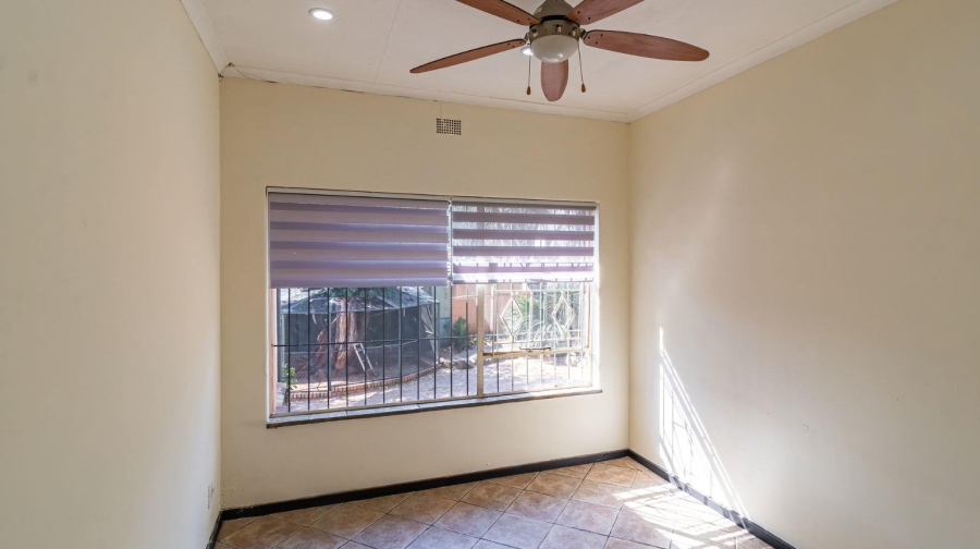 4 Bedroom Property for Sale in Glenvista Gauteng
