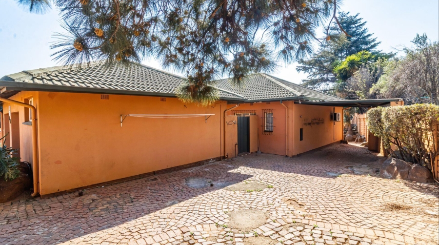 4 Bedroom Property for Sale in Glenvista Gauteng
