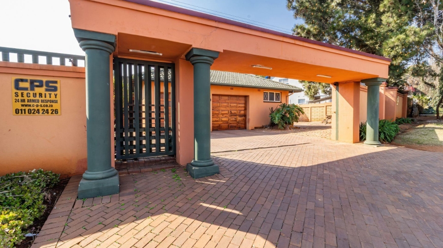 4 Bedroom Property for Sale in Glenvista Gauteng