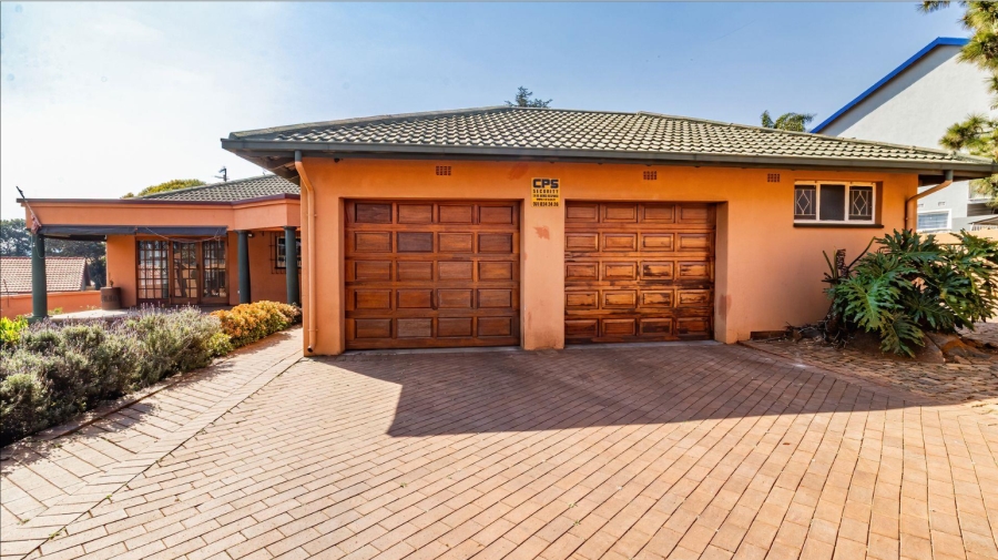 4 Bedroom Property for Sale in Glenvista Gauteng