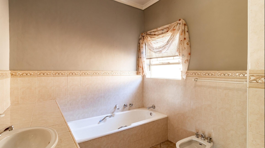 4 Bedroom Property for Sale in Glenvista Gauteng