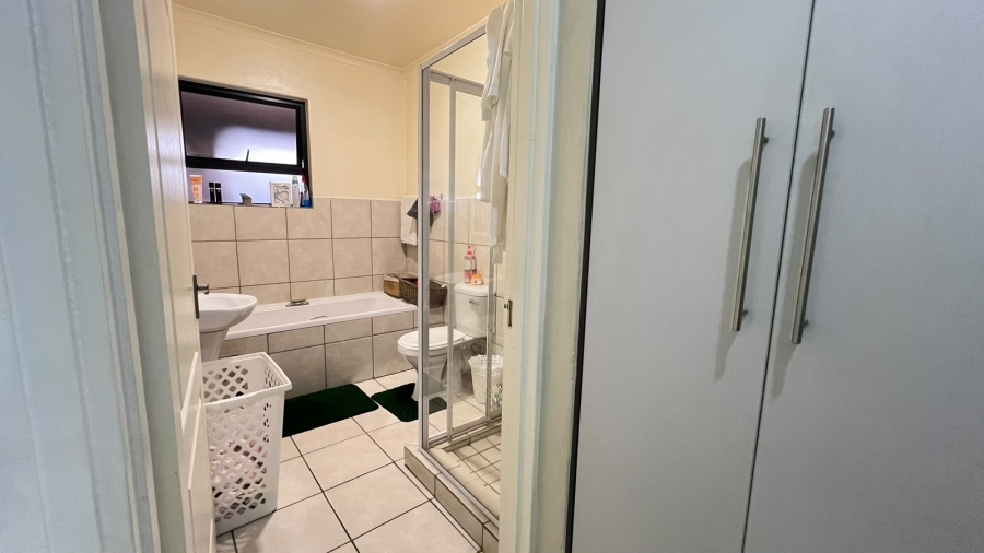 2 Bedroom Property for Sale in Rynfield A H Gauteng