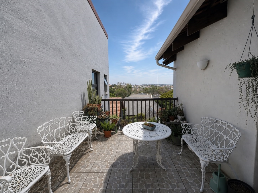 2 Bedroom Property for Sale in Sunninghill Gauteng