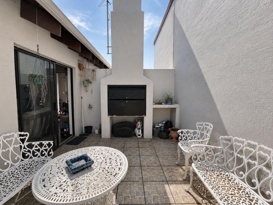 2 Bedroom Property for Sale in Sunninghill Gauteng
