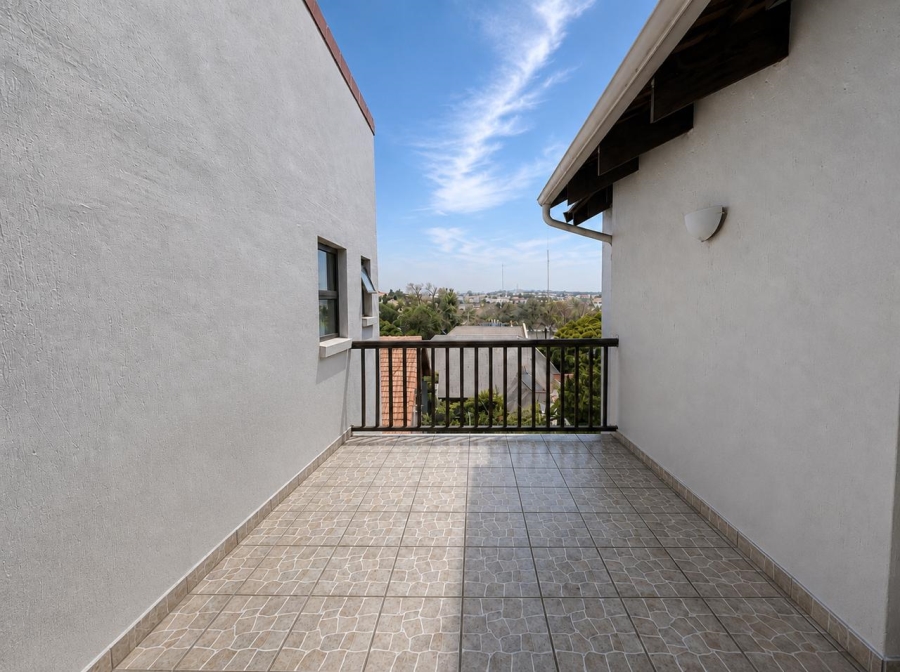2 Bedroom Property for Sale in Sunninghill Gauteng