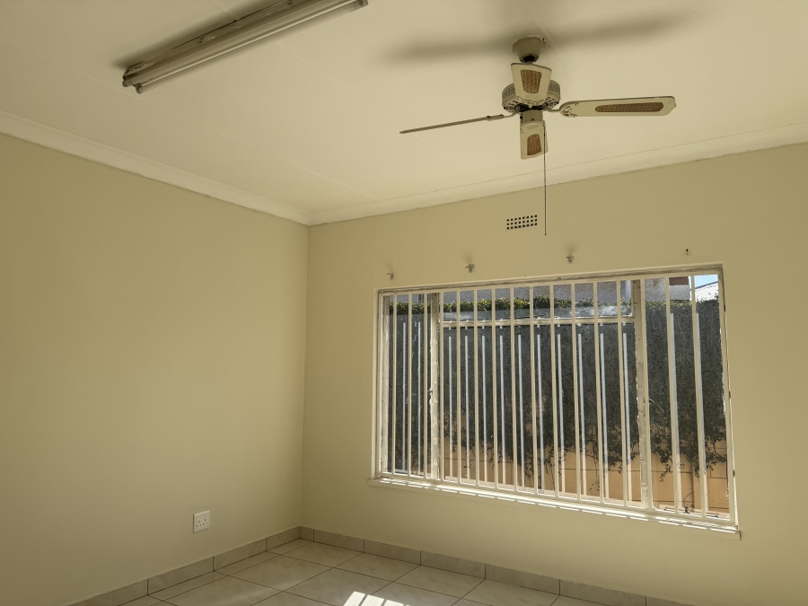 To Let 2 Bedroom Property for Rent in New Redruth Gauteng