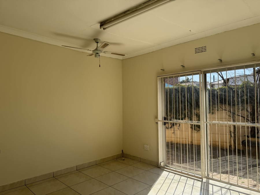To Let 2 Bedroom Property for Rent in New Redruth Gauteng