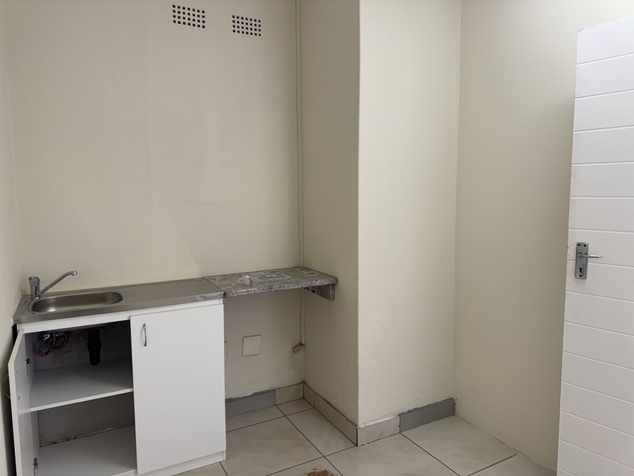To Let 2 Bedroom Property for Rent in New Redruth Gauteng