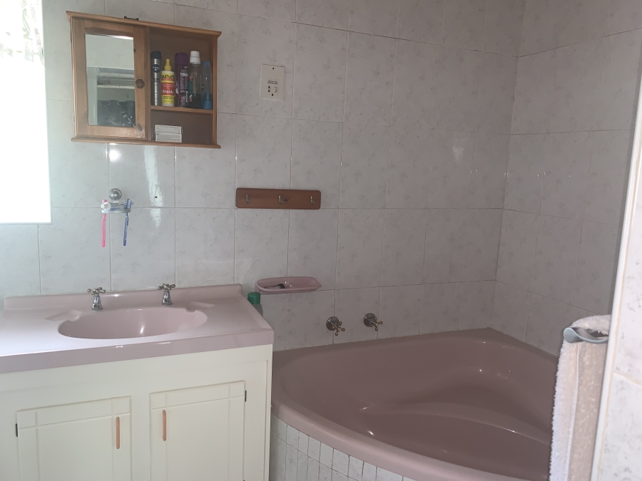 To Let 3 Bedroom Property for Rent in Brackenhurst Gauteng