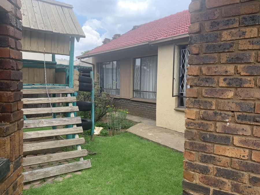 To Let 3 Bedroom Property for Rent in Brackenhurst Gauteng