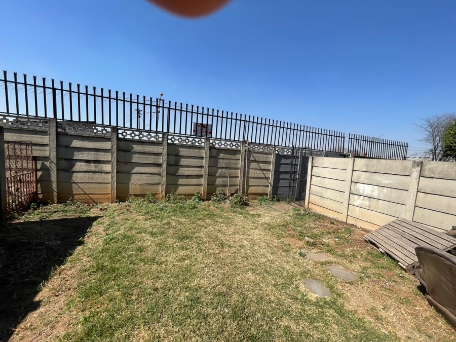 To Let 1 Bedroom Property for Rent in Germiston Central Gauteng