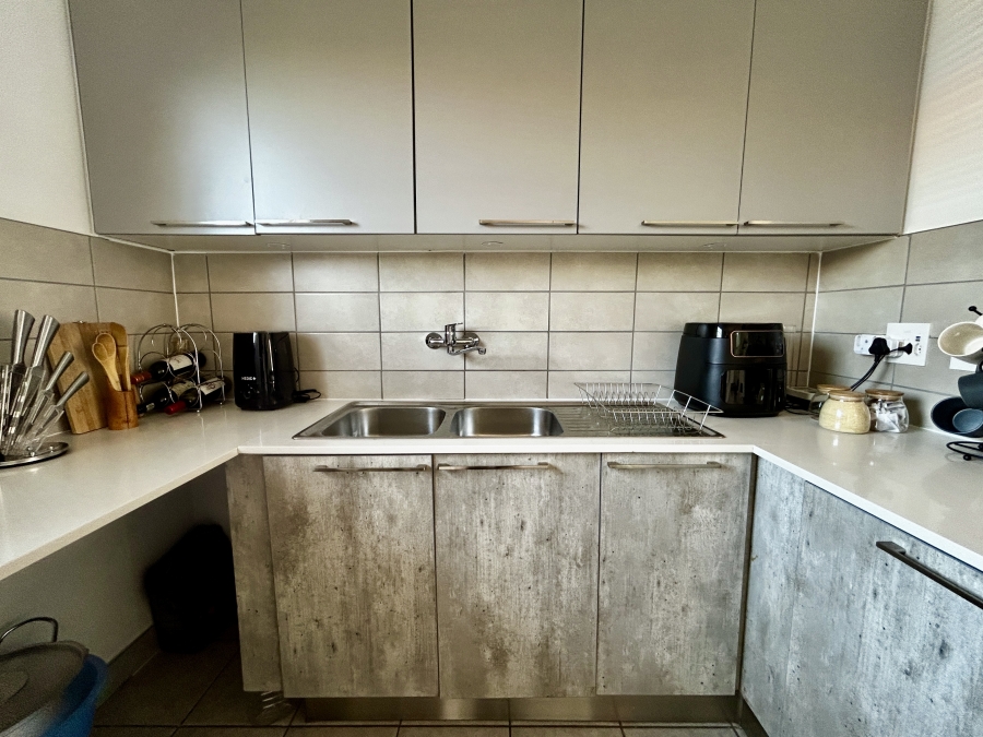 3 Bedroom Property for Sale in Monavoni Gauteng