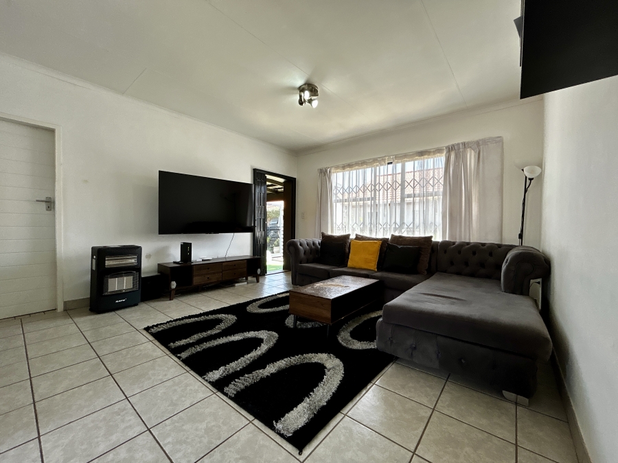 3 Bedroom Property for Sale in Monavoni Gauteng