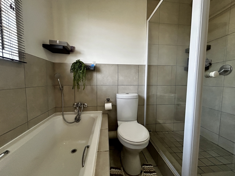 3 Bedroom Property for Sale in Monavoni Gauteng