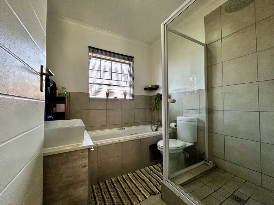 3 Bedroom Property for Sale in Monavoni Gauteng