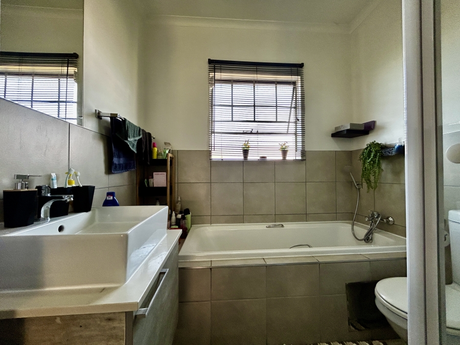 3 Bedroom Property for Sale in Monavoni Gauteng
