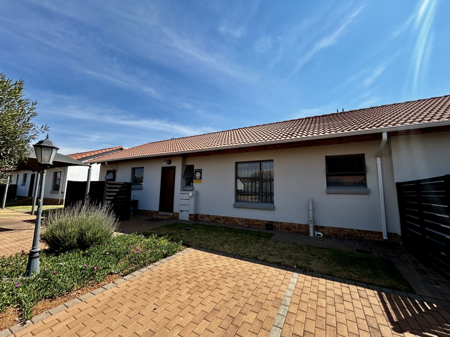 3 Bedroom Property for Sale in Monavoni Gauteng