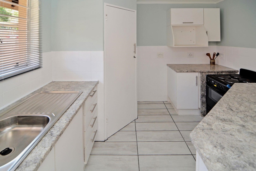 To Let 2 Bedroom Property for Rent in Sonneglans Gauteng