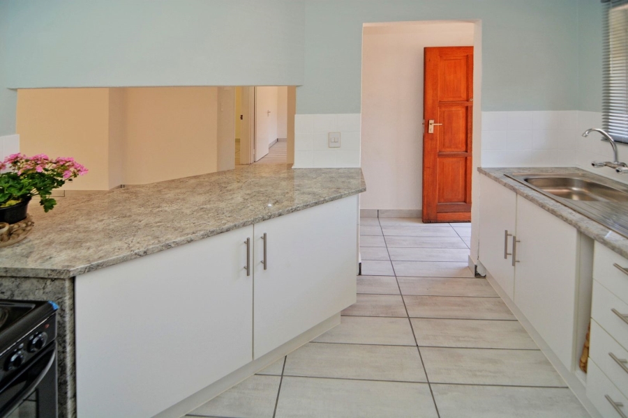 To Let 2 Bedroom Property for Rent in Sonneglans Gauteng