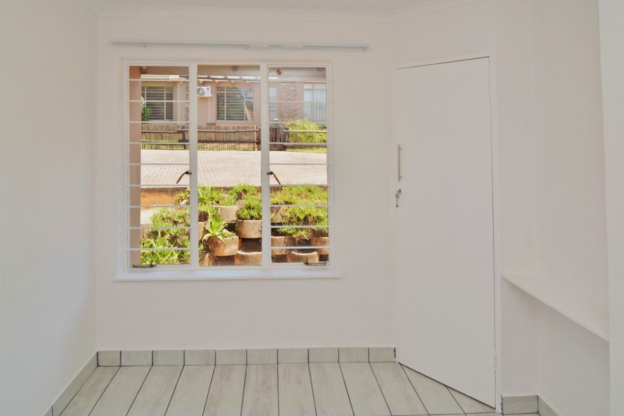 To Let 2 Bedroom Property for Rent in Sonneglans Gauteng