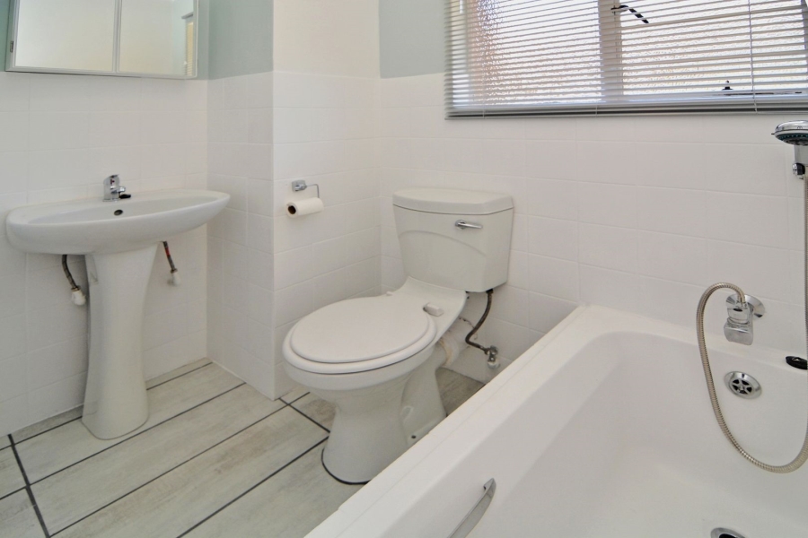 To Let 2 Bedroom Property for Rent in Sonneglans Gauteng