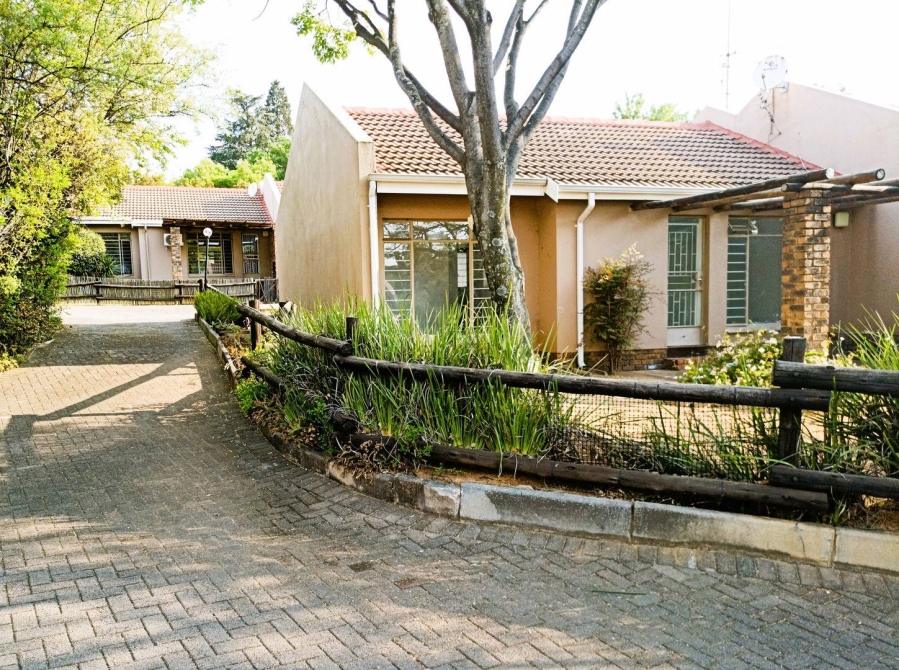 To Let 2 Bedroom Property for Rent in Sonneglans Gauteng