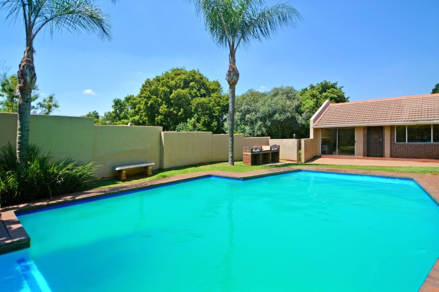 To Let 2 Bedroom Property for Rent in Sonneglans Gauteng