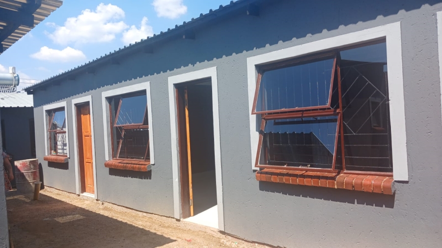 2 Bedroom Property for Sale in Tembisa Central Gauteng