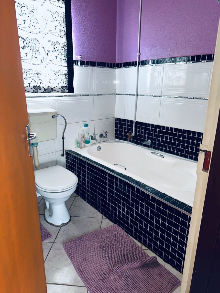2 Bedroom Property for Sale in Clayville Gauteng