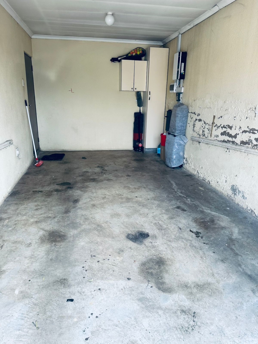 2 Bedroom Property for Sale in Clayville Gauteng