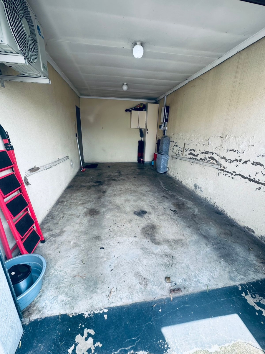 2 Bedroom Property for Sale in Clayville Gauteng