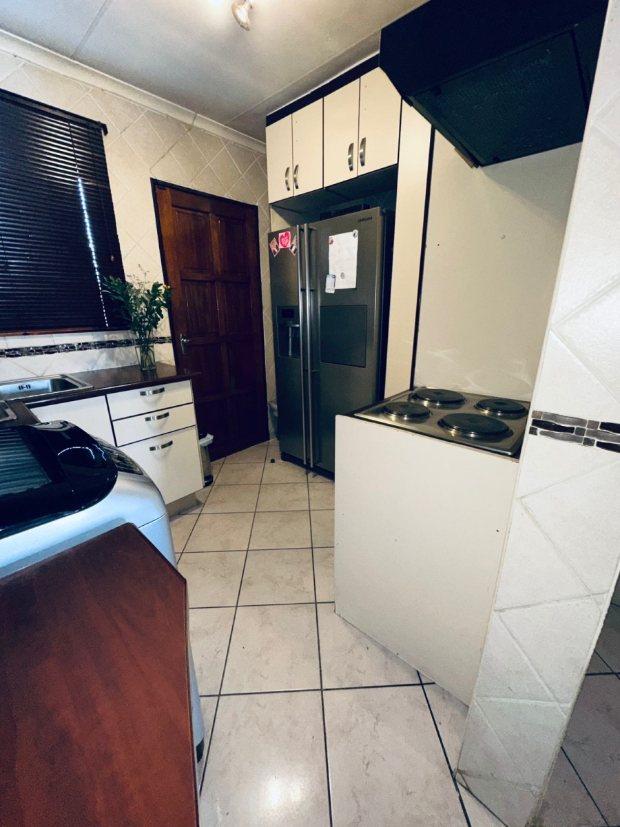 2 Bedroom Property for Sale in Clayville Gauteng