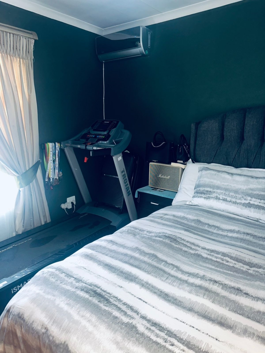 2 Bedroom Property for Sale in Clayville Gauteng
