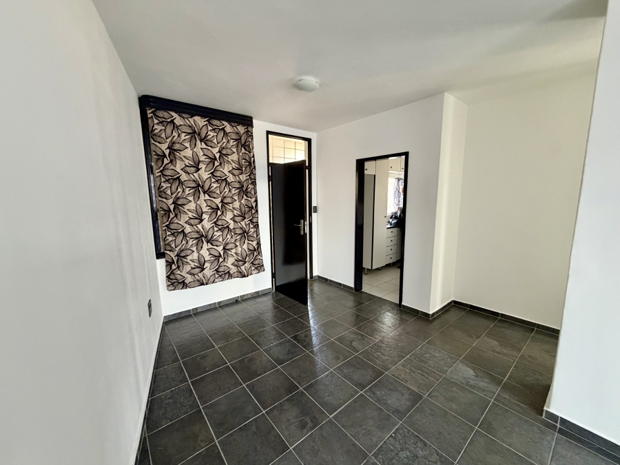 2 Bedroom Property for Sale in Waverley Gauteng