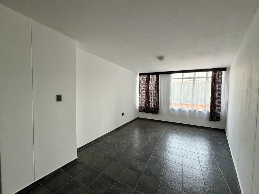 2 Bedroom Property for Sale in Waverley Gauteng