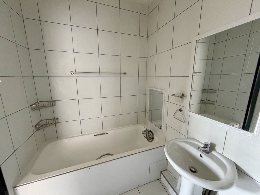 2 Bedroom Property for Sale in Waverley Gauteng