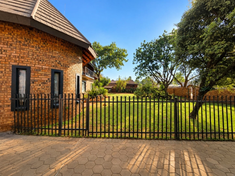 6 Bedroom Property for Sale in Ninapark Gauteng