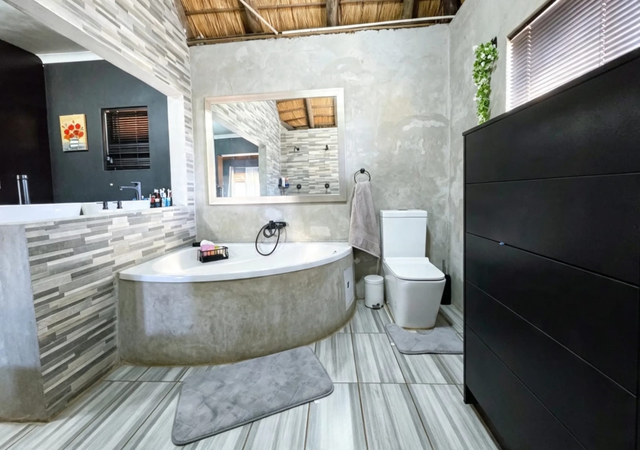 6 Bedroom Property for Sale in Ninapark Gauteng