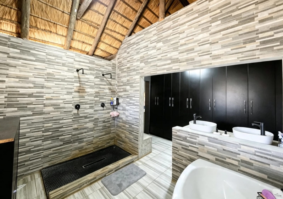 6 Bedroom Property for Sale in Ninapark Gauteng