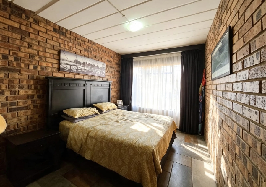 6 Bedroom Property for Sale in Ninapark Gauteng