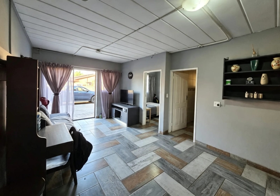6 Bedroom Property for Sale in Ninapark Gauteng