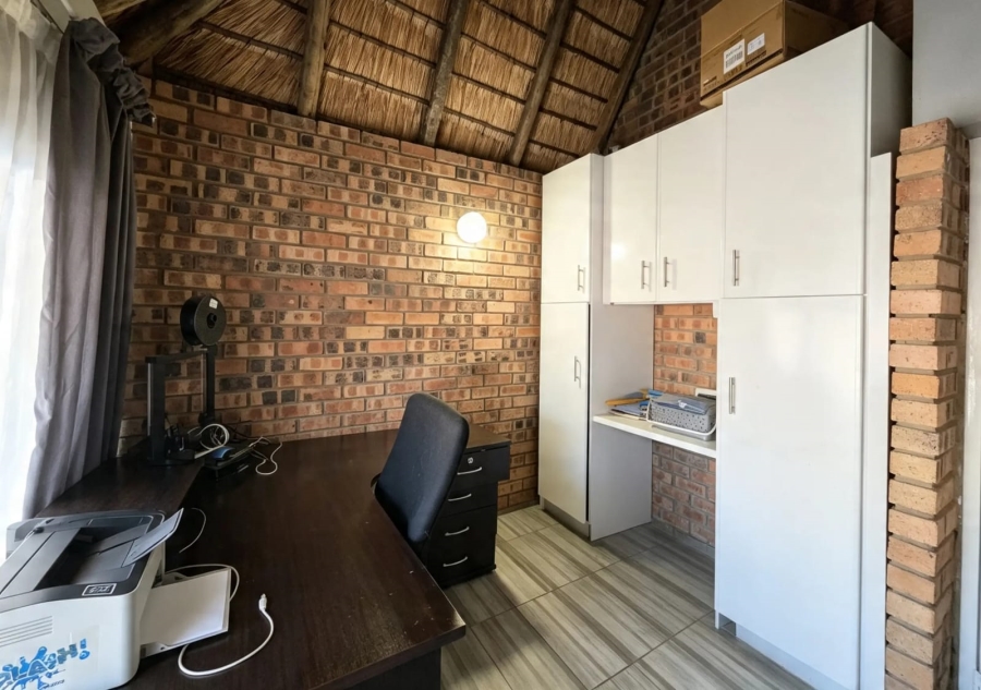 6 Bedroom Property for Sale in Ninapark Gauteng
