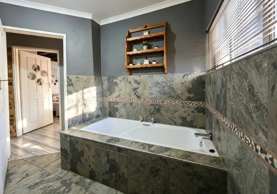 6 Bedroom Property for Sale in Ninapark Gauteng