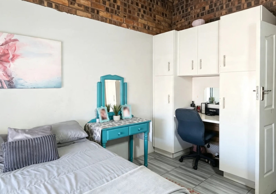 6 Bedroom Property for Sale in Ninapark Gauteng