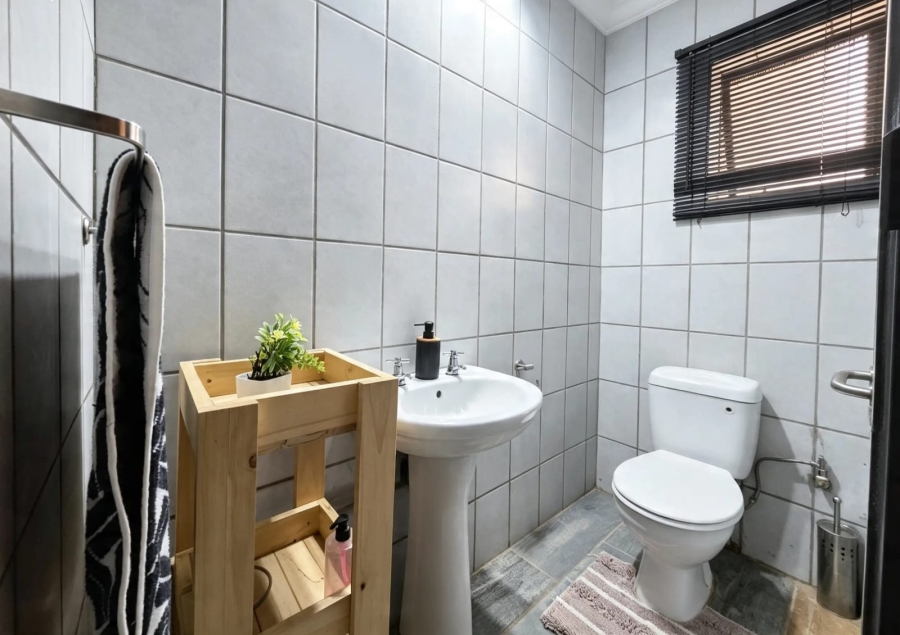 6 Bedroom Property for Sale in Ninapark Gauteng