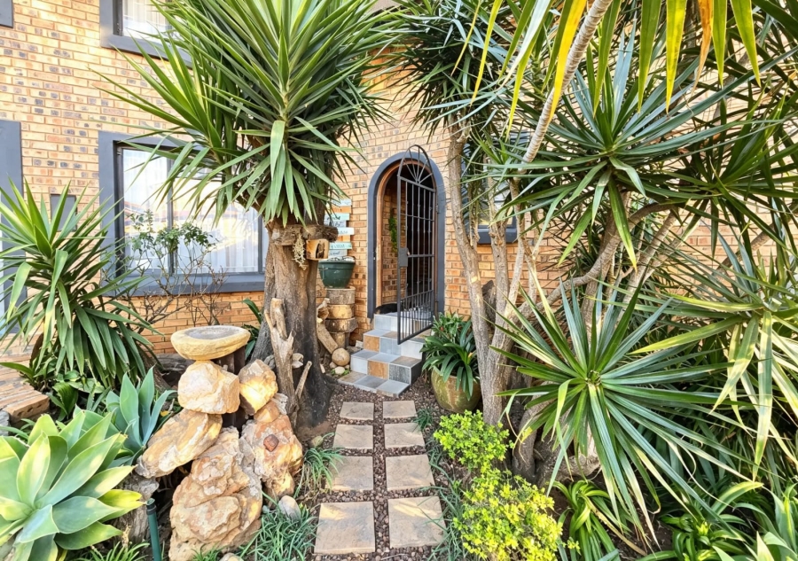 6 Bedroom Property for Sale in Ninapark Gauteng