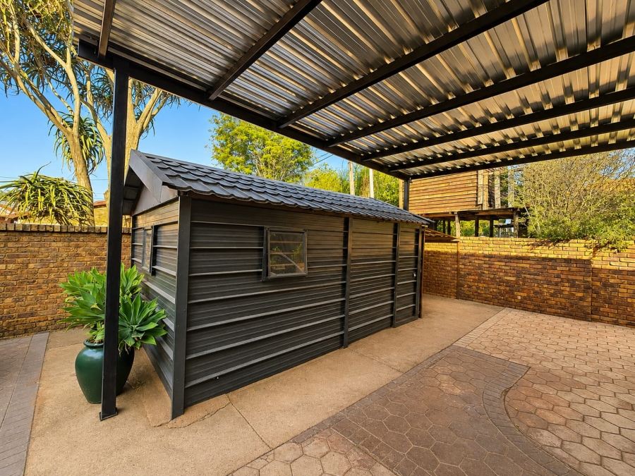 6 Bedroom Property for Sale in Ninapark Gauteng
